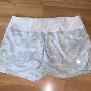 NWOT gapfit maternity running shorts